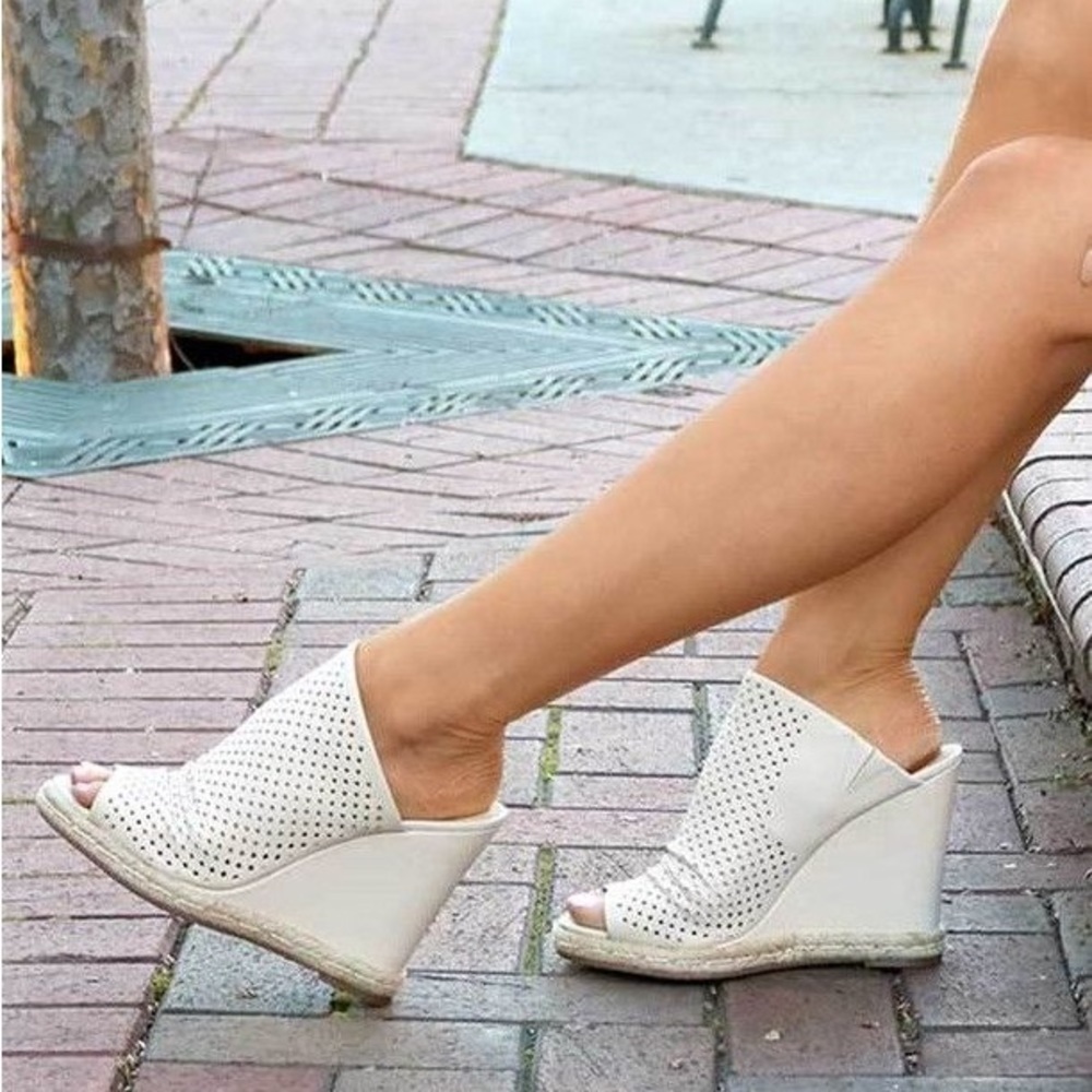 Joe’s Jeans Bone/Taupe Karlton Espadrille Leather peep toe wedges